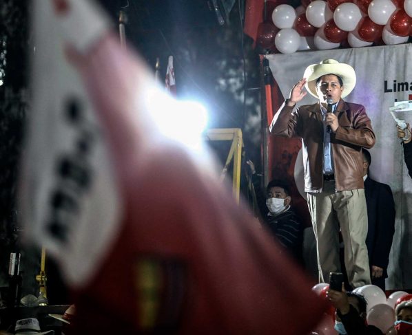 ¿Por qué Perú aún no ha proclamado al presidente tras un mes de los comicios?