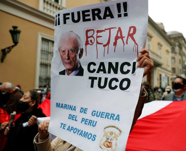Castillo vive su primera crisis de Gobierno en Perú con renuncia de canciller