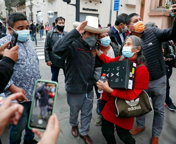 El otro Castillo, un doble del presidente de Perú, revoluciona la calle