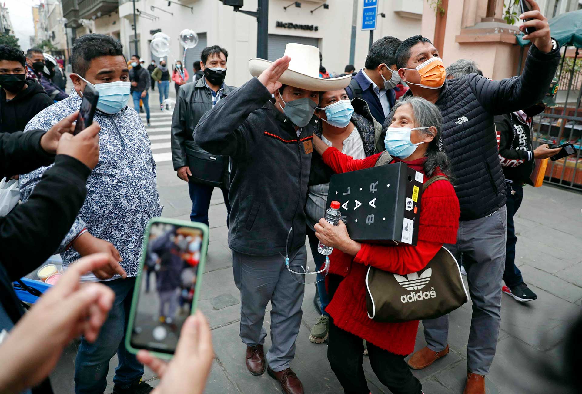 El otro Castillo, un doble del presidente de Perú, revoluciona la calle