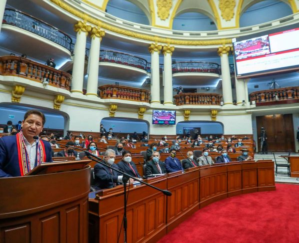 Gobierno pide confianza del Congreso para hacer cambios estructurales