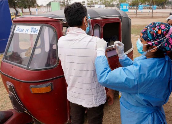 La protección contra la covid en vacunados disminuye en un plazo de seis meses