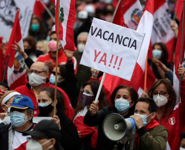 Marchan en Lima contra el gobierno de Pedro Castillo