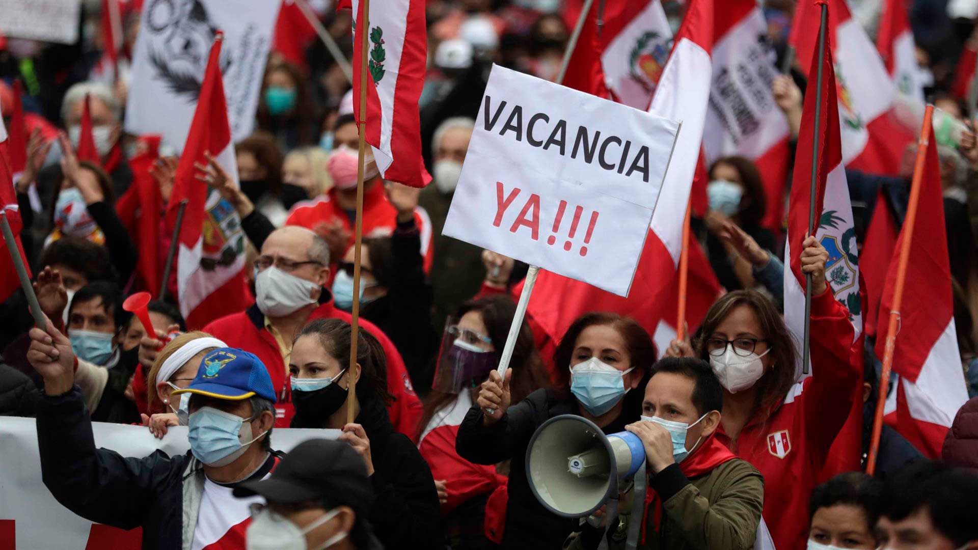 Marchan en Lima contra el gobierno de Pedro Castillo