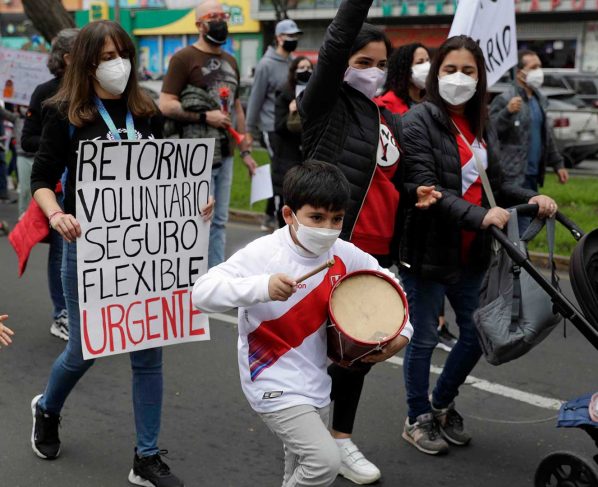 Padres de familia reclaman la reapertura de las escuelas