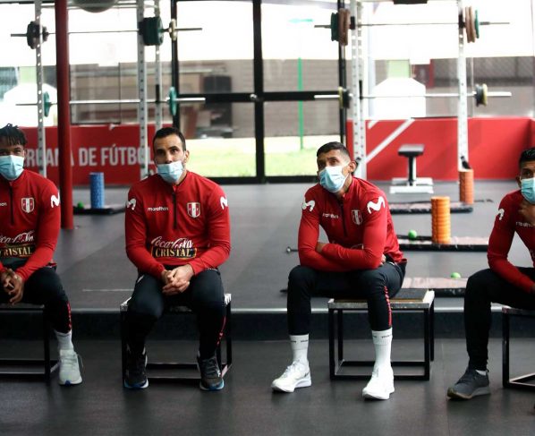 Selección peruana comienza con seis jugadores a preparar su partido contra Uruguay