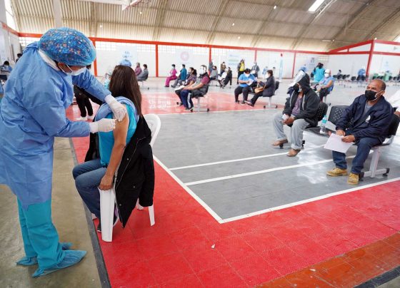 Perú quiere al 40 % de su población vacunada con dos dosis en septiembre