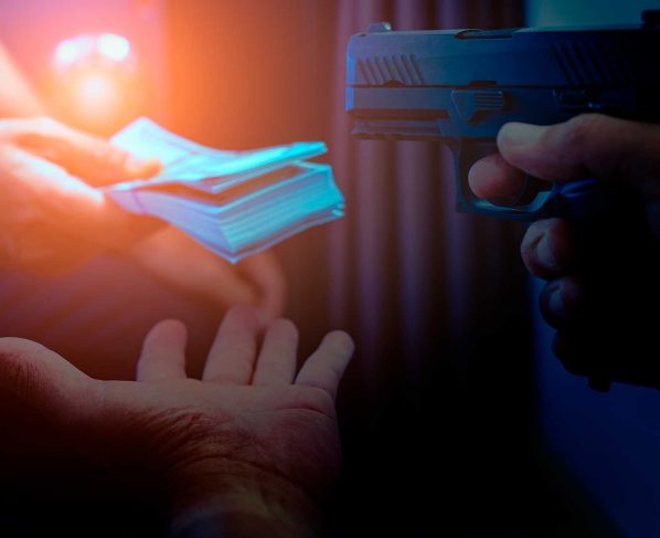 Dos delincuentes asaltan agente bancario y se llevan S 10 mil