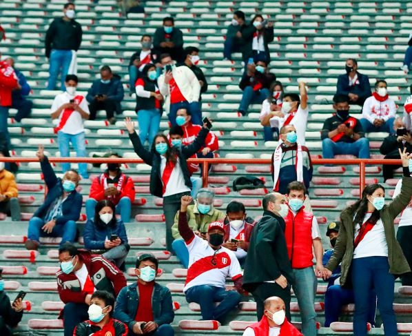 Perú autoriza el regreso de público a los estadios del país