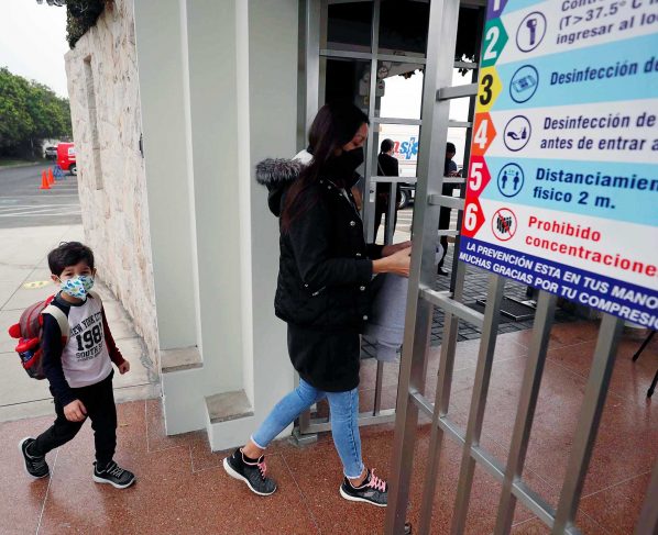 Tímido retorno a clases semipresenciales en Lima