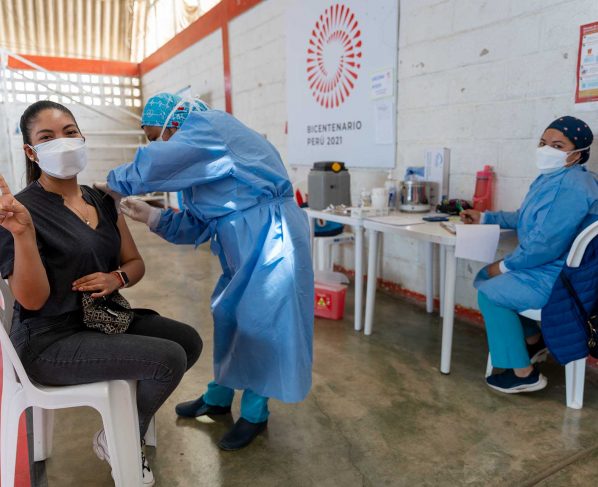 Perú vacunó con pauta completa a más de 15 millones de personas
