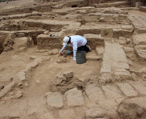 Un enigmático cementerio y un entierro de niños rompen mitos del Antiguo Perú