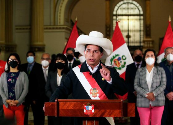 Abren investigación al presidente de Perú por reuniones fuera de Palacio