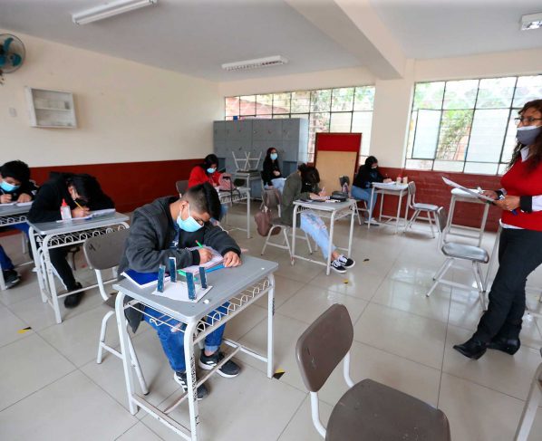 La Unesco insiste a Perú en que "las escuelas deben estar abiertas"
