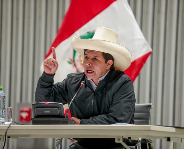 La derecha peruana plantea abiertamente destitución del presidente Castillo