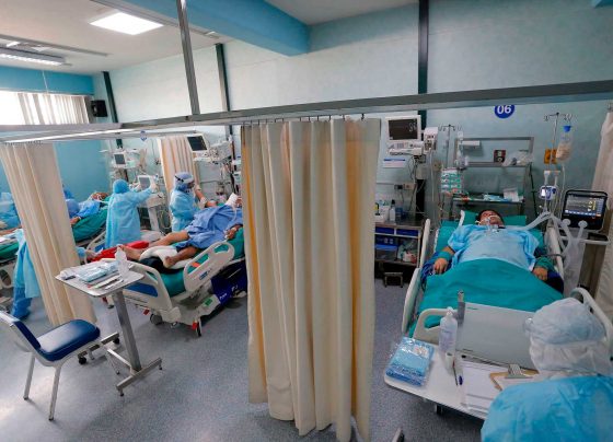 Ministro admite que en Perú hay "peligroso" incremento de casos de covid-19