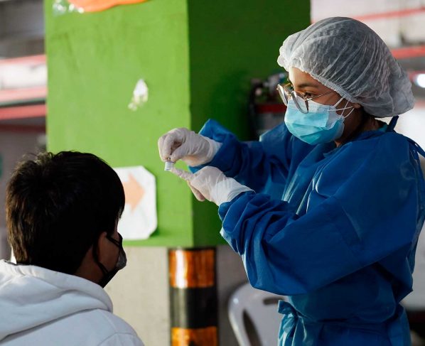 Perú ha vacunado al 58 % de su población objetivo contra la covid-19