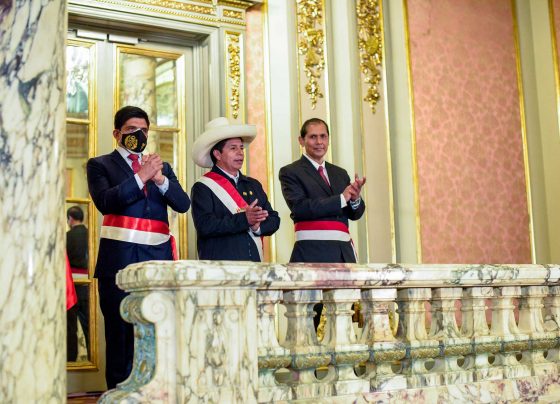 Presidente Castillo toma juramento a nuevos ministros de Defensa y Producción