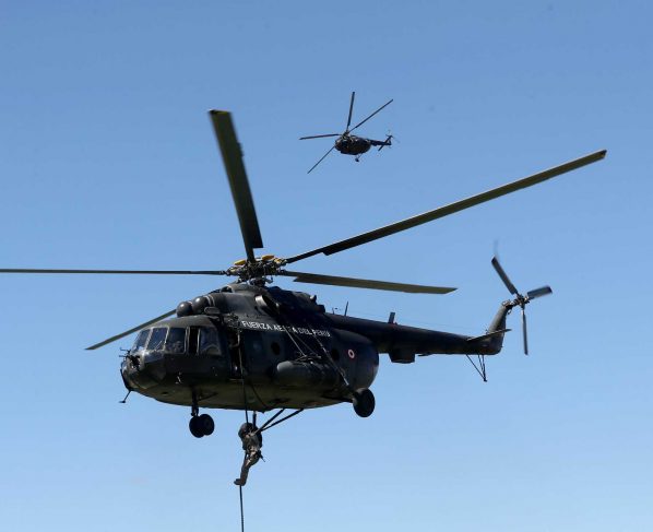 Buscan un helicóptero militar perdido cuando cruzaba los Andes