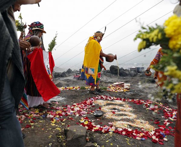 Chamanes de Perú unen fuerzas para pedir a la pachamama que acabe la pandemia