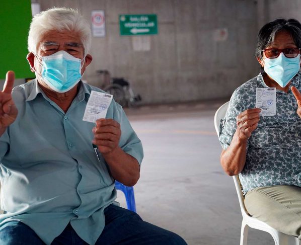 Exigencia de carné de vacunas en Perú logra "avance significativo" en campaña
