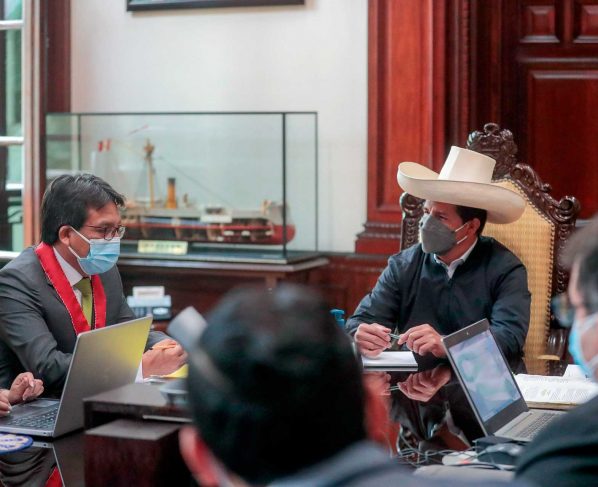 Fiscalía de Perú interroga a Castillo por intromisiones en ascensos militares