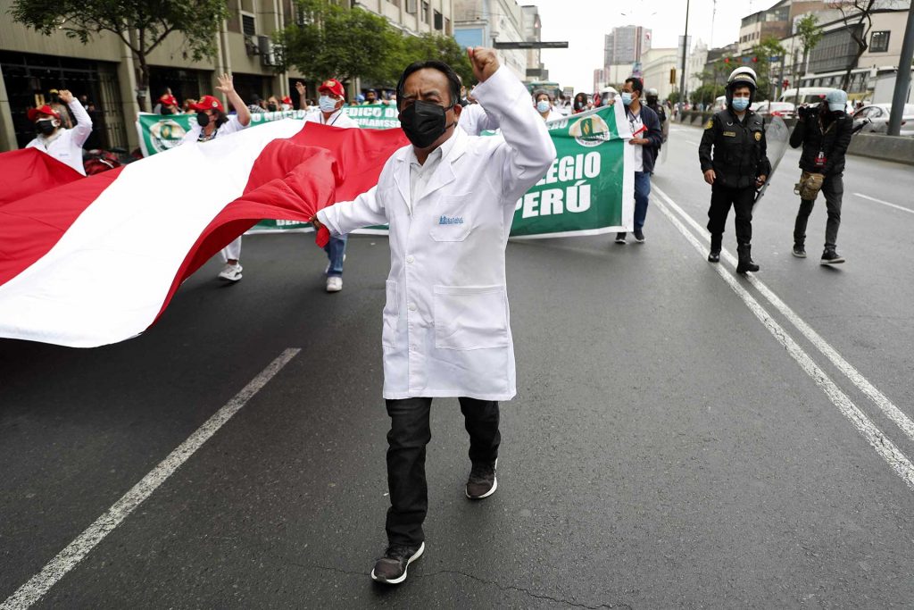 https://nexonoticias.com/actualidad/medicos-peruanos-paralizan-atencion-contra-intentos-de-fusionar-servicios/