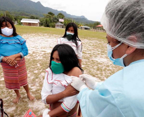 Perú alcanza los 276 mil indígenas vacunados con dos dosis contra la covid-19