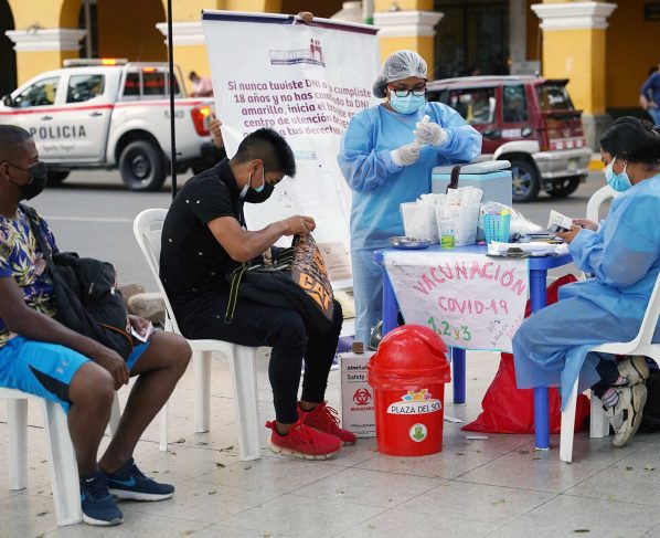 Perú lanza jornada contínua para llegar al 80 % de vacunados con dos dosis