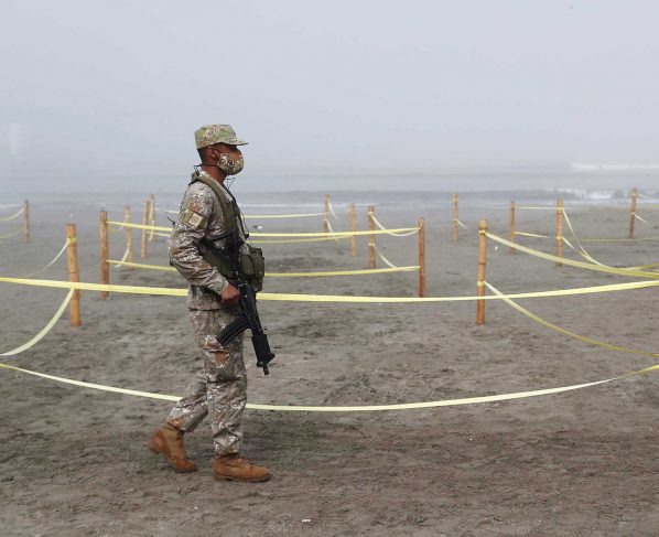 Perú recibirá 2022 sin playas y con toque de queda a las 23 horas