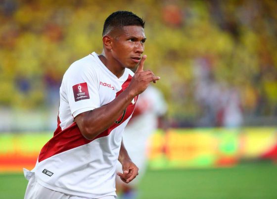 Perú gana 1-0 a Colombia con gol de Edison Flores