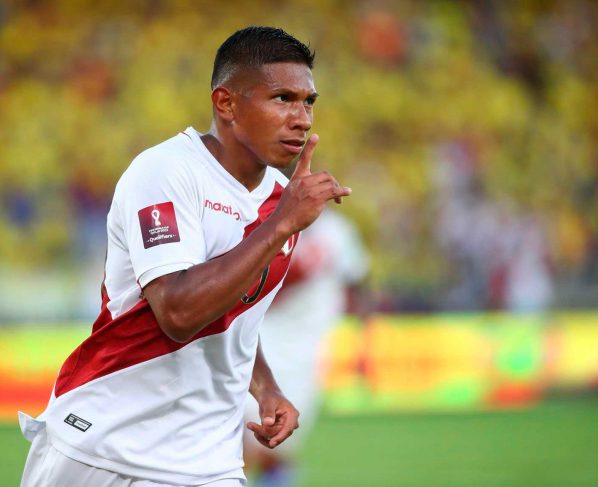 Perú gana 1-0 a Colombia con gol de Edison Flores