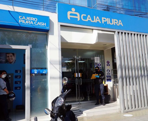 Dos sujetos en moto lineal asaltan agencia de la Caja Piura