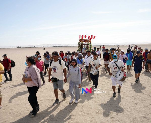 Fieles cruzan el desierto para venerar a la Virgen de Yauca