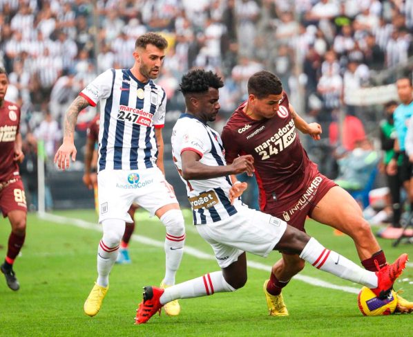Universitario venció 2-0 a Alianza Lima en Matute