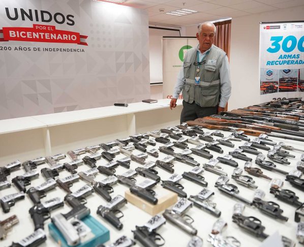 Sucamec y Frente Policial Ica presentan 300 armas de fuego recuperadas