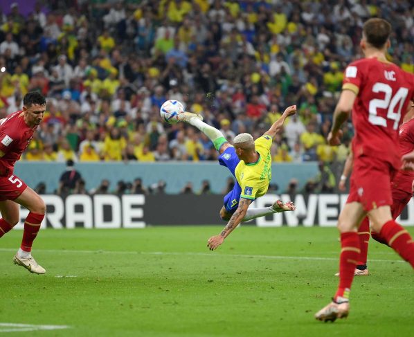 Brasil vence 2-0 a Serbia en su debut en Catar 2022