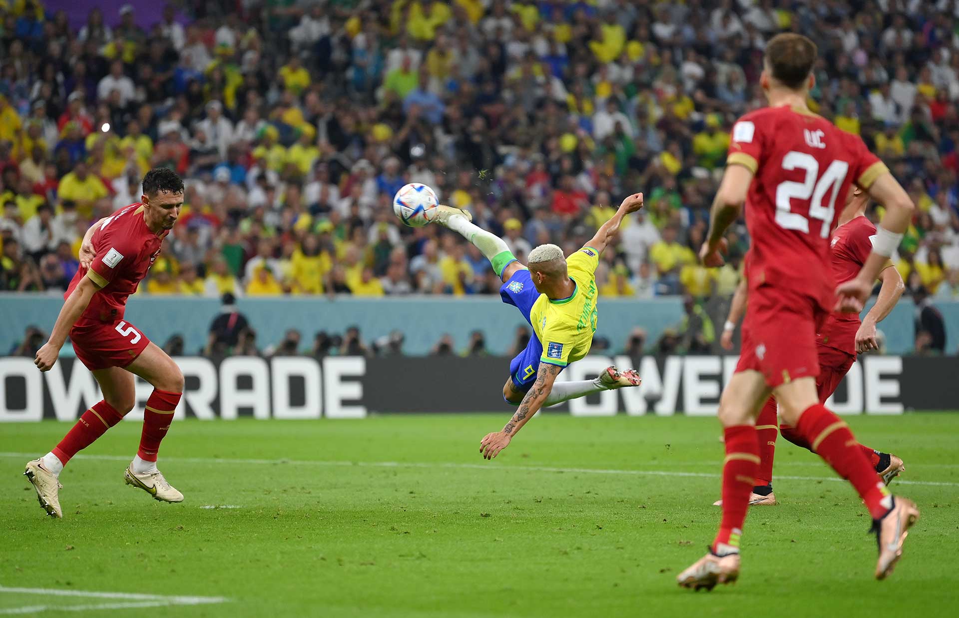 Brasil vence 2-0 a Serbia en su debut en Catar 2022