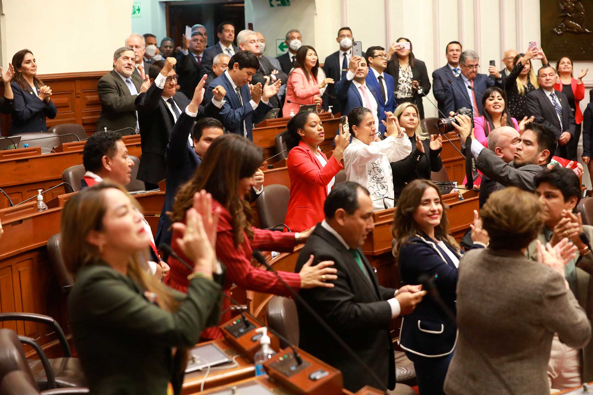 Congreso aprueba vacancia de Pedro Castillo con 101 votos