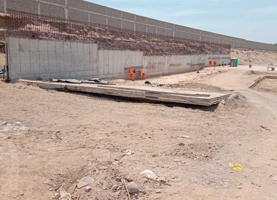 Contraloría detecta socavón en losa de concreto de la obra obra del río Ica