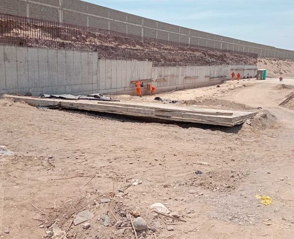 Contraloría detecta socavón en losa de concreto de la obra obra del río Ica