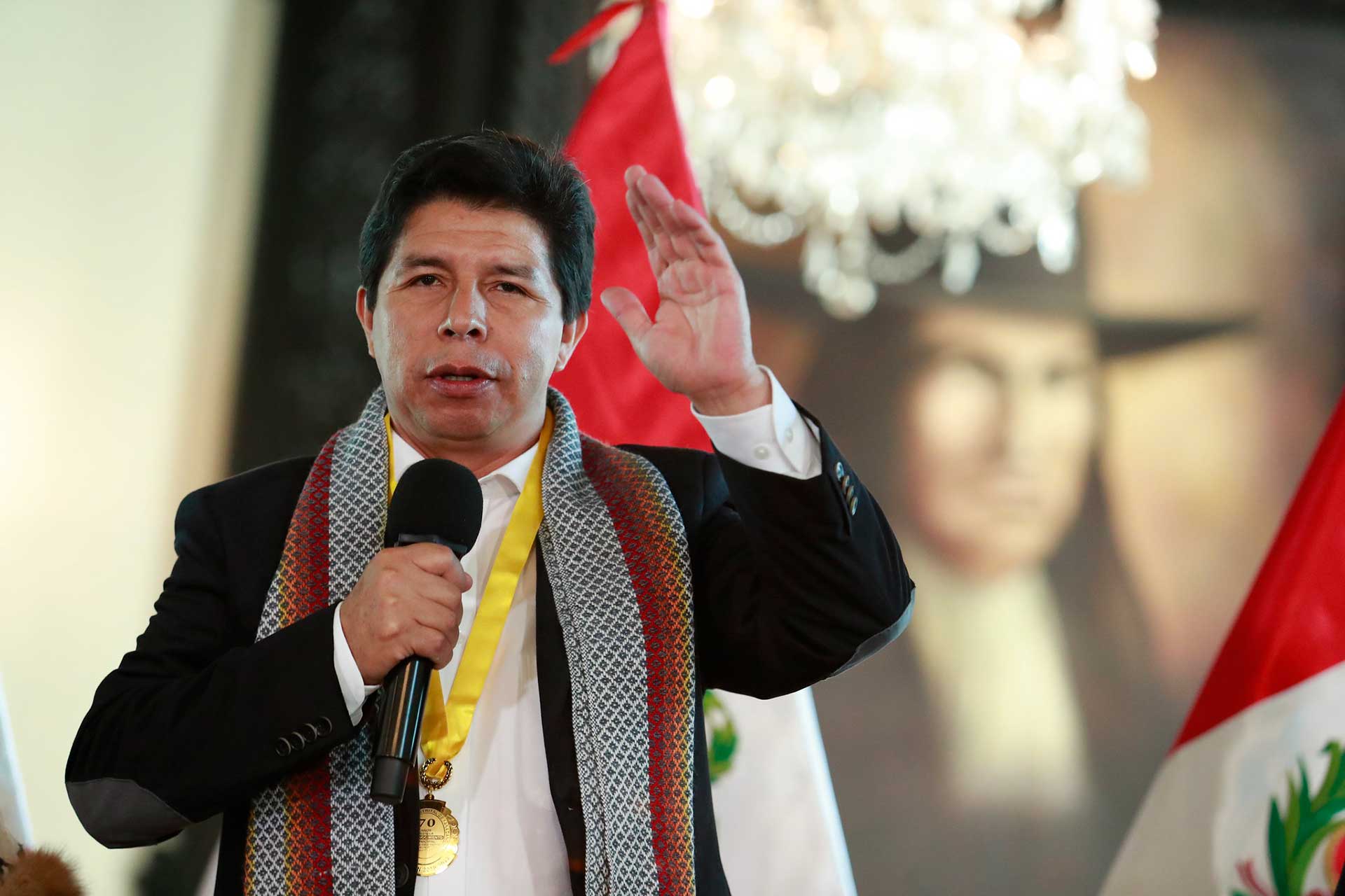 Pedro Castillo anuncia disolución del Congreso