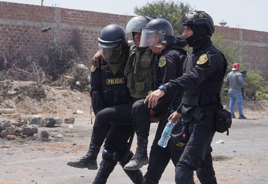 Ica: 10 policías y 4 civiles heridos dejan enfrentamiento en la Panamericana Sur