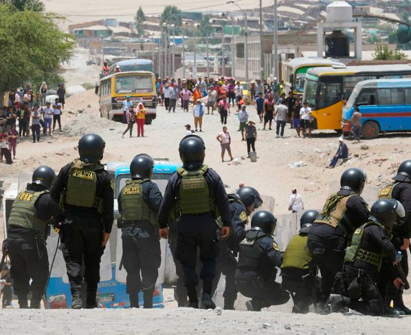 Ica: 10 policías y 4 civiles heridos dejan enfrentamiento en la Panamericana Sur