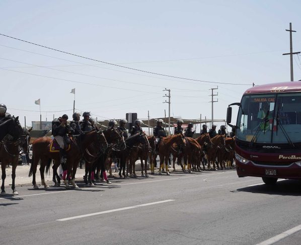 Ica: fuerte contingente policial resguarda carretera Panamericana Sur