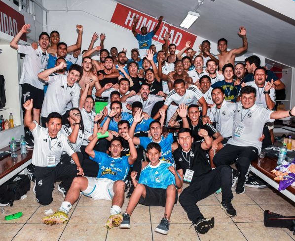 Cristal golea 5-1 a Nacional y avanza en la Copa Libertadores