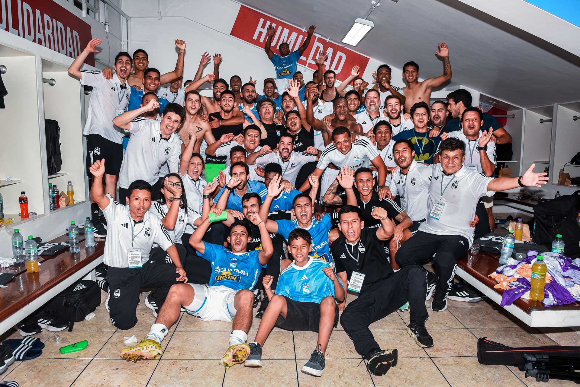 Cristal golea 5-1 a Nacional y avanza en la Copa Libertadores