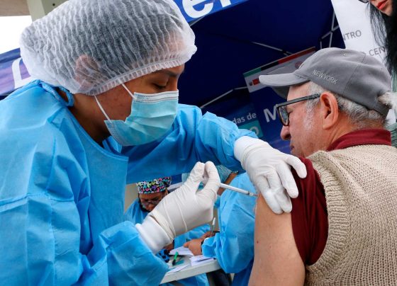 Áncash, Tumbes e Ica registran mayor avance en vacunación con la dosis bivalente