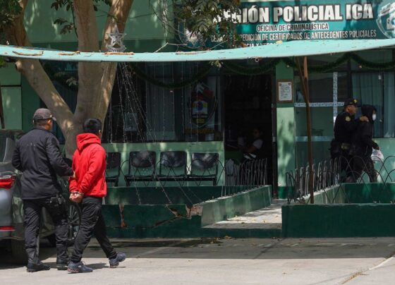 Intento de bloqueo de la Panamericana Sur deja 18 policías heridos y tres detenidos