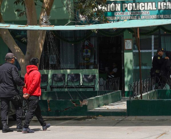 Intento de bloqueo de la Panamericana Sur deja 18 policías heridos y tres detenidos